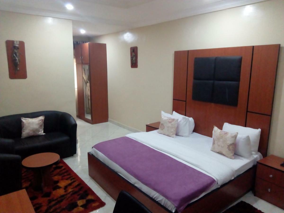 Limoh Suites Μπενίν Σίτι Εξωτερικό φωτογραφία