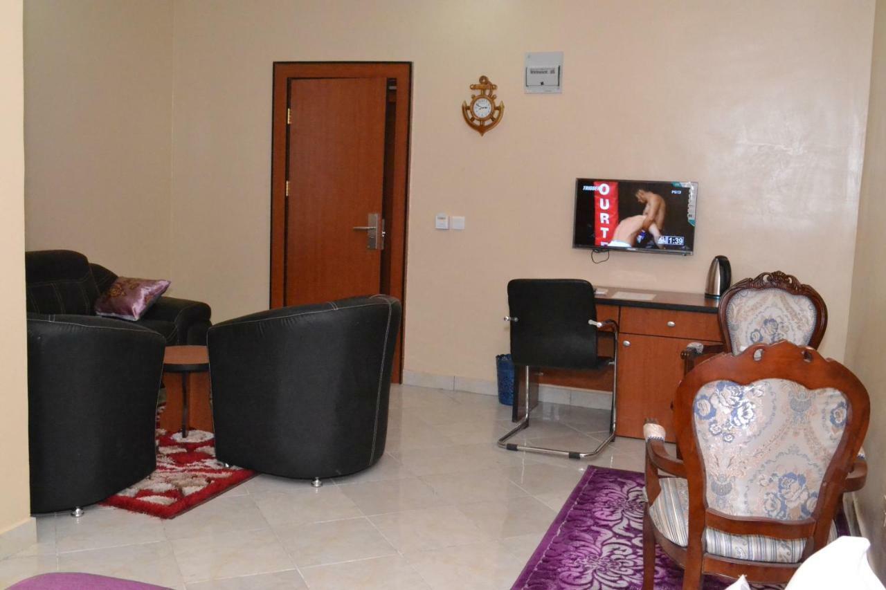 Limoh Suites Μπενίν Σίτι Εξωτερικό φωτογραφία